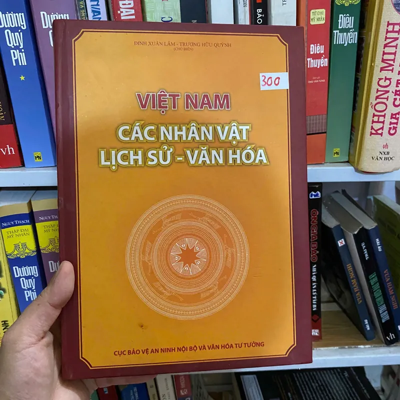 Việt Nam - Các nhân vật lịch sử và văn

hóa - Đinh Xuân Lâm và Trương Hữu Quýnh#HATRA 603547