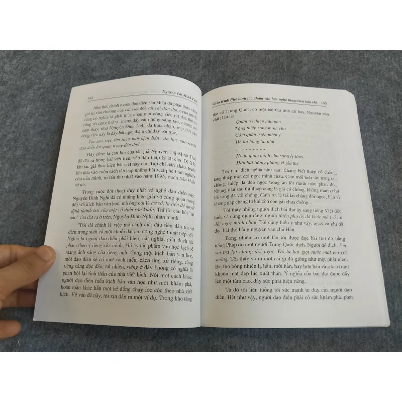 PHÊ BÌNH TÁC PHẨM VĂN HỌC NGHỆ THUẬT TRÊN BÁO CHÍ - NGUYỄN THỊ MINH THÁI 570613