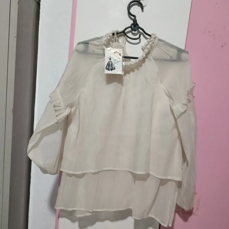 Áo voan 2 lớp đính ngọc trai ở cổ 1010204