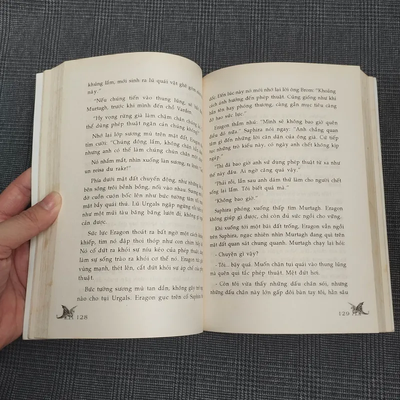 Eragon - Cậu bé cưỡi rồng - Tập 2 - Christopher Paolini 707024