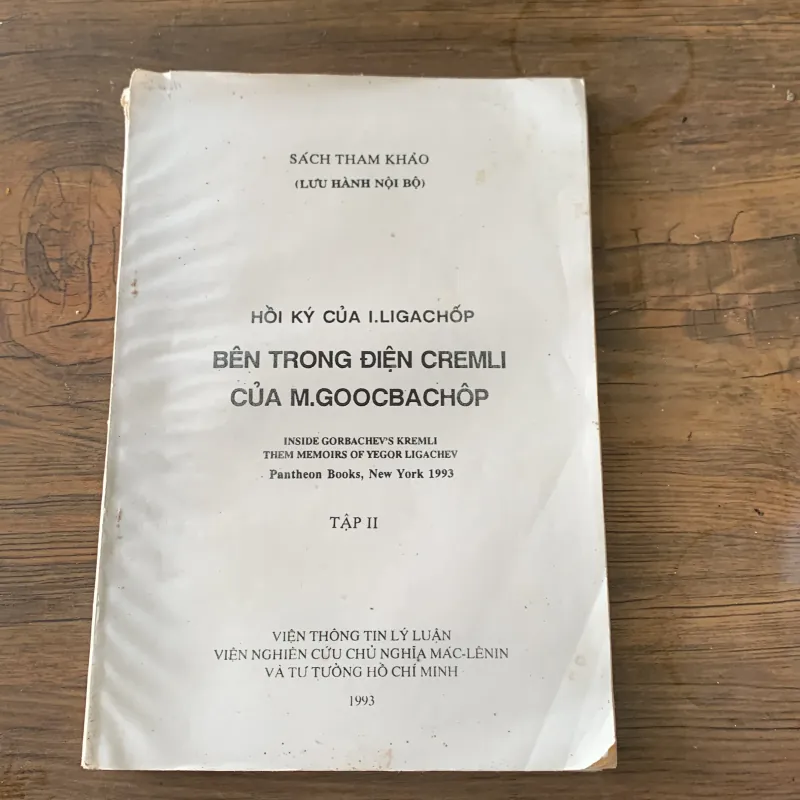 Hồi ký LIGACHỐP BÊN TRONG ĐIỆN CREMLI CỦA M.GOOCBACHÔP, tập 2 929173