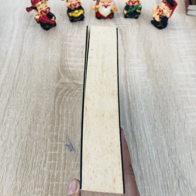 Ông trăm tuổi trèo qua cửa sổ và biến mất  931921