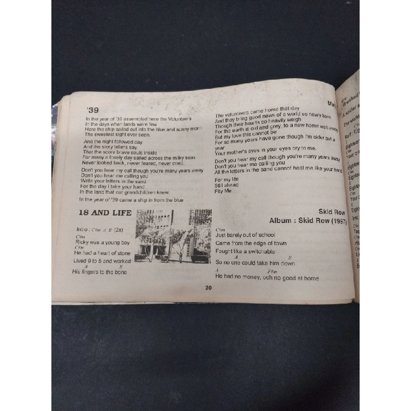 New most favourite English song book 1998 3 mới 60% bẩn bìa, ố vàng, tróc gáy, tróc bìa, rách trang 1997 HCM2110 Nguyễn văn Phước, Phạm Văn Bằng NGOẠI VĂN Oreka-Blogmeo 305889