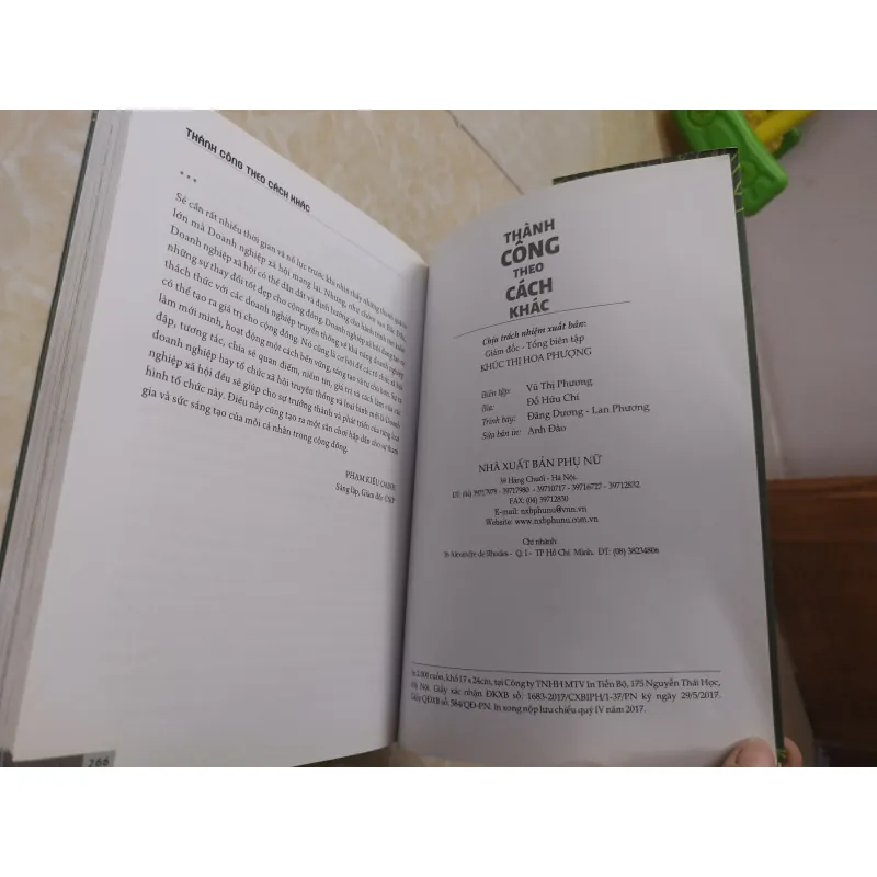 Sách: Thành công theo cách khác - 27 Câu chuyện khởi nghiệp vì cộng đồng từ Việt Nam và TG 733297