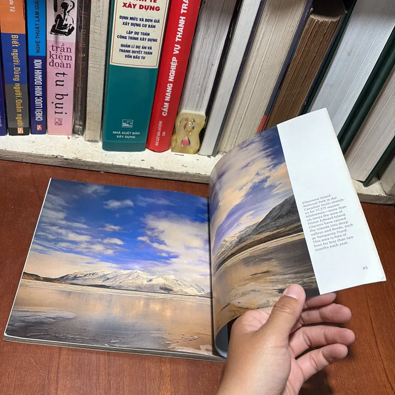 [Sách Tiếng Anh, In Màu] - II Tựa Sách: CANADA - 2010 798039