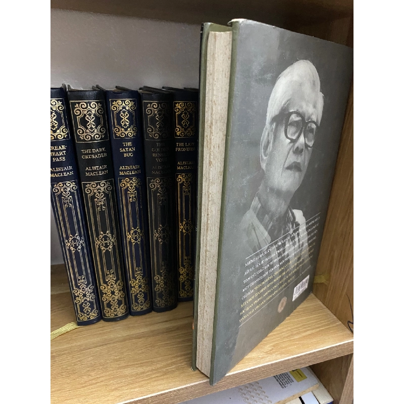 Nhạc sỹ Xuân Hồng (Bìa cứng, sách lưu kho,có ố cạnh) 777899