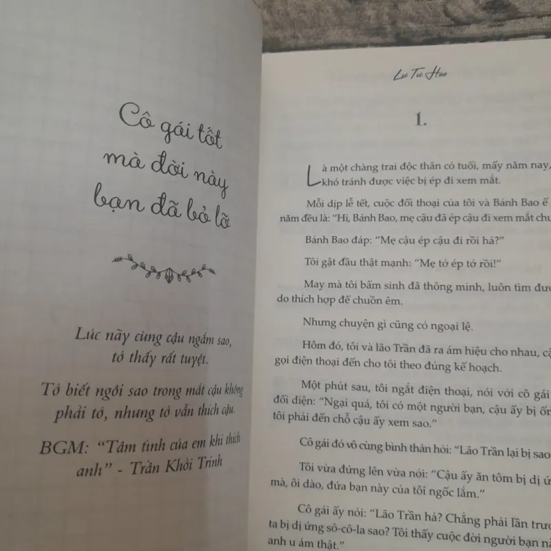 Tản văn-Hãy ngẩng đầu mà đi. Tác giả Lư Tư Hạo. 753968