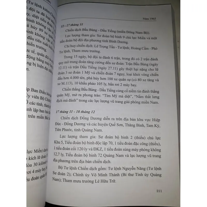 Biên niên sự kiện Đảng lãnh đạo quân sự và quốc phòng trong cách mạng Việt Nam (1930-2000) 688393