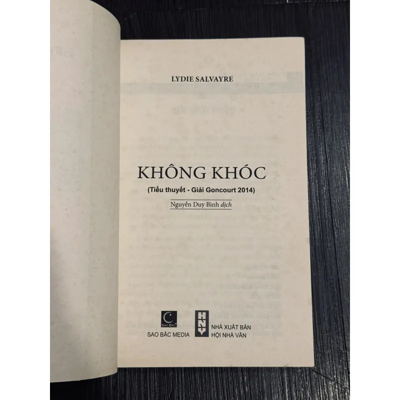 Không khóc (Giải Goncourt 2014) 694713