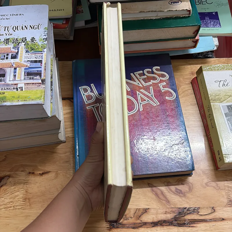 II English Book: WINE _ The Classic Guide To The World Of Wine - HUGH JOHNSON 691217