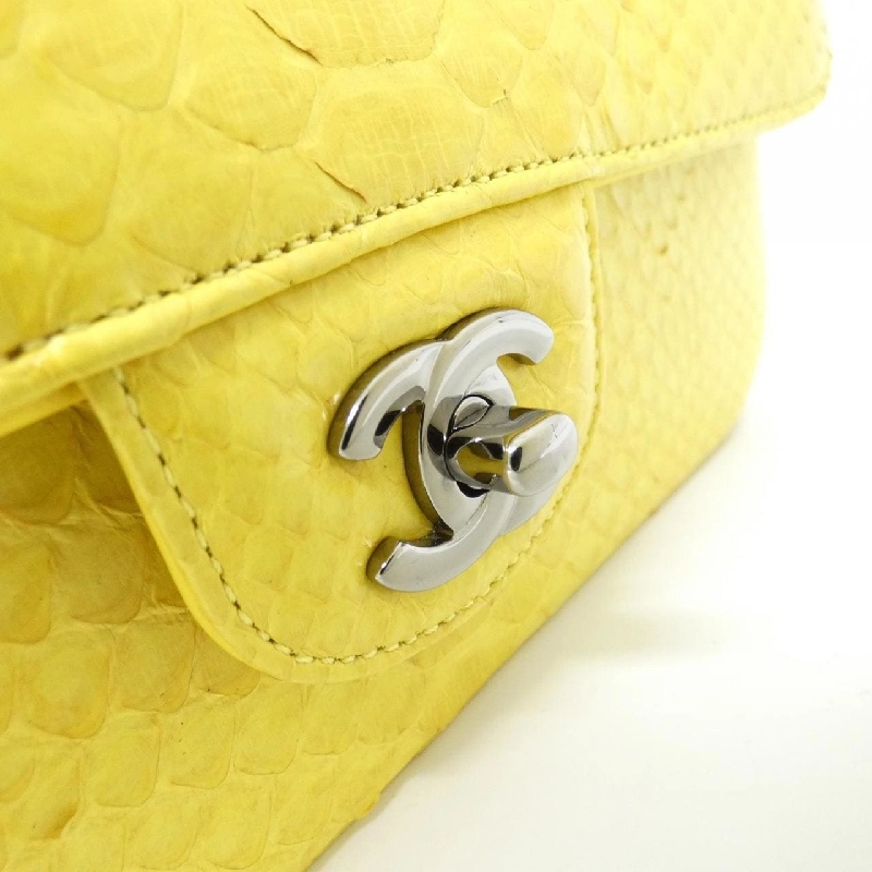 Túi xách chéo Chanel 69900 613210