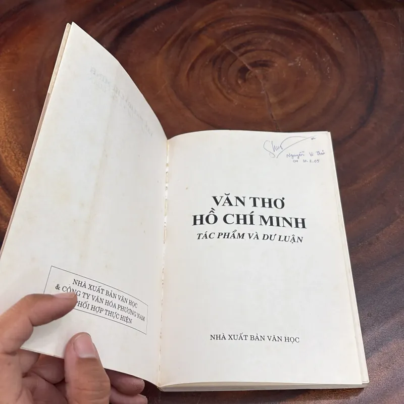 II Văn Học: Văn Thơ Hồ Chí Minh _ Tác Phẩm Và Dư Luận - 2002 999256