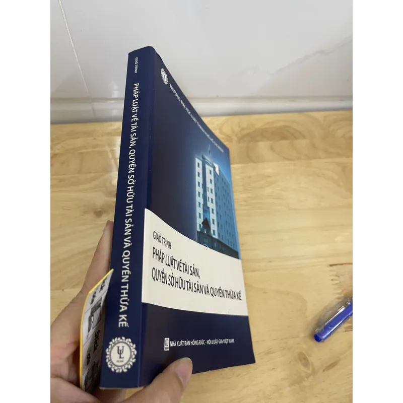 Pháp Luật về Tài sản quyền sở Hữu tài sản và quyền thưaf kế 702947