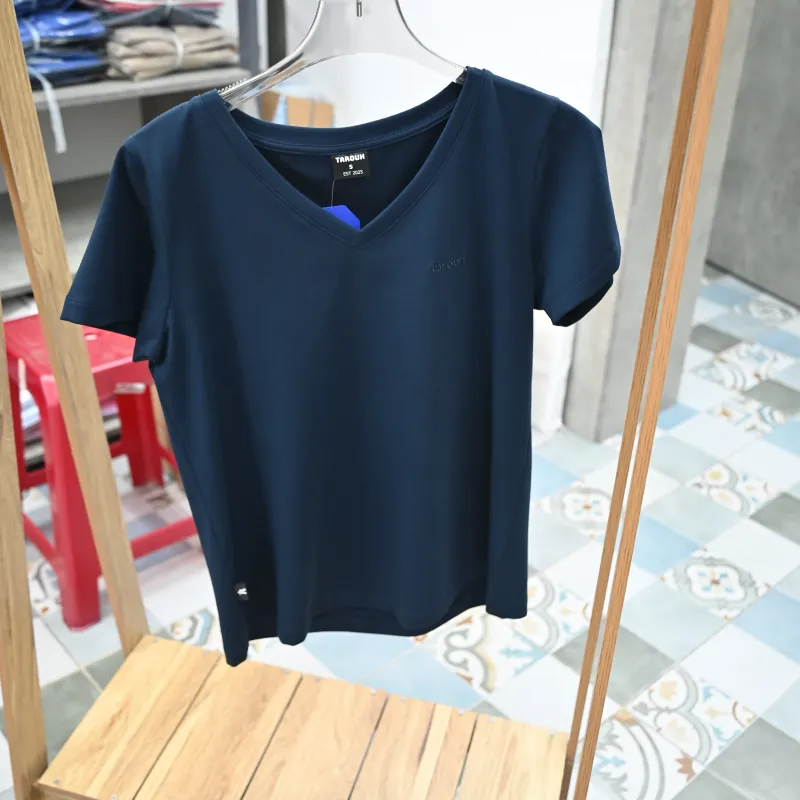 Áo thun cổ tim màu xanh đen 735191