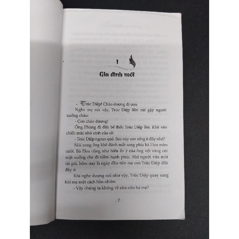 Bước qua yêu thương Fly mới 80% ố nhẹ lỗi trang rách góc 2012 HCM.ASB0609 916807