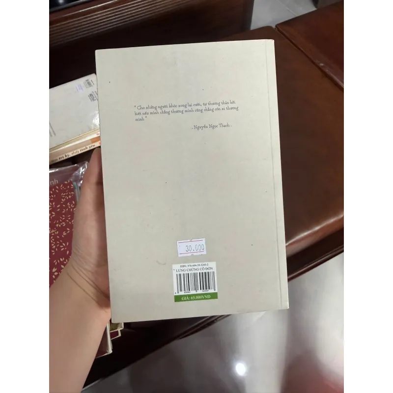 Sách Lưng Chừng Cô Đơn - Nguyễn Ngọc Thạch - Bản in đời đầu (NXB Văn Học)- K4 1029501