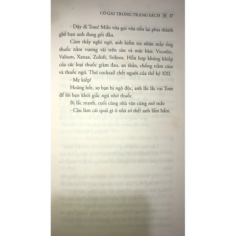 Cô Gái Trong Trang Sách 752124