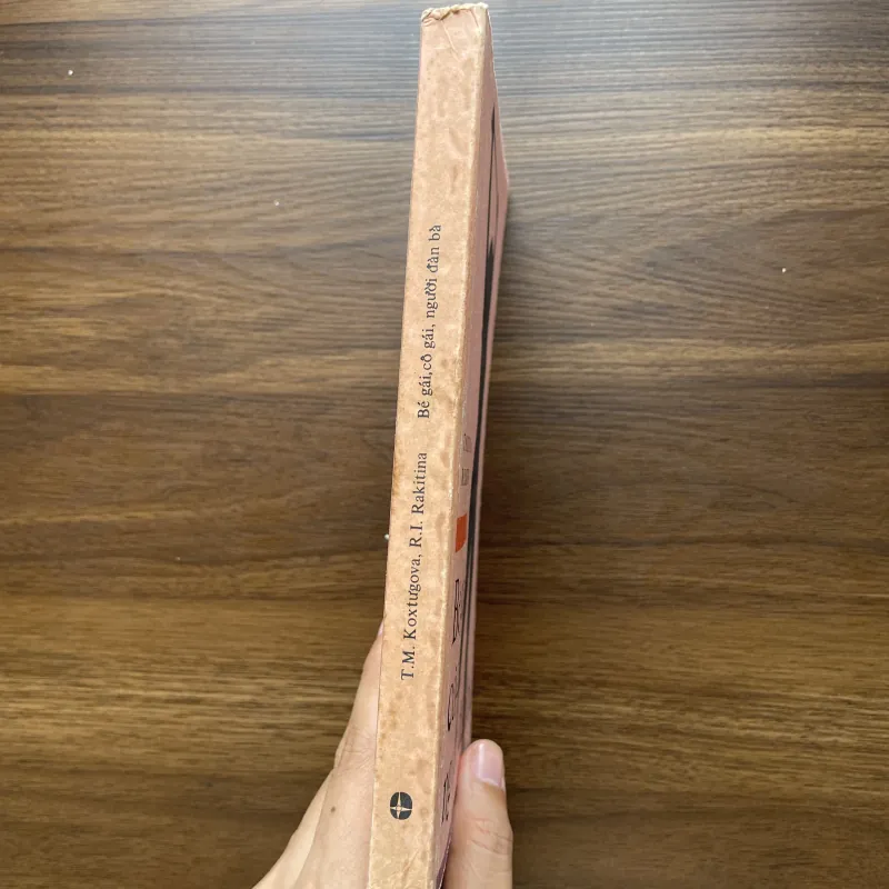 Bé gái, cô gái, người đàn bà 1000372