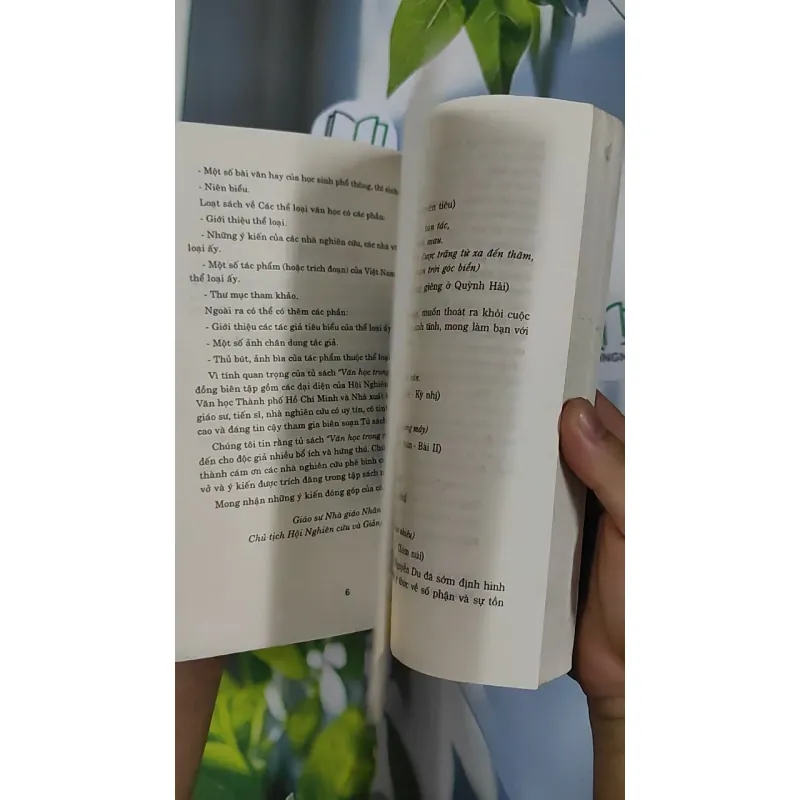 Thi Hào Nguyễn Du - Từ Thơ Chữ Hán Đến Kiệt Tác Truyện Kiều - PGS. TS. Nguyễn Hữu Sơn.  798439