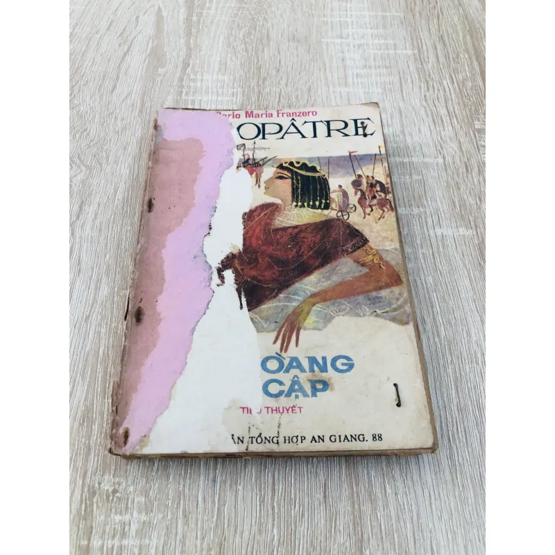 NỮ HOÀNG AI CẬP  961420