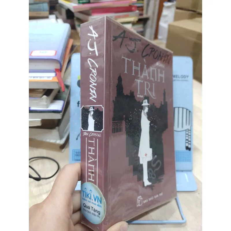 Sách: Thành Trì - TG: A.J. Cronin (B2) 799721