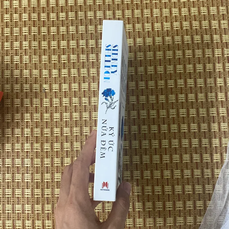 KÝ ỨC NỬA ĐÊM-Sidney Sheldon 996309