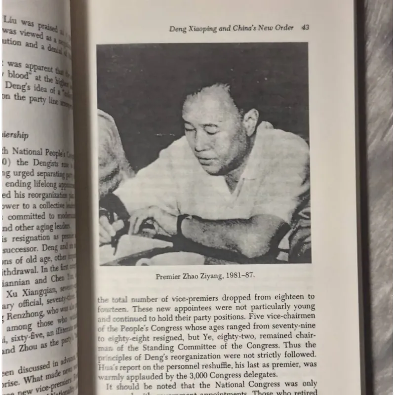 Immanuel C. Y. Hsü - China without Mao: The Search for a New Order 788644