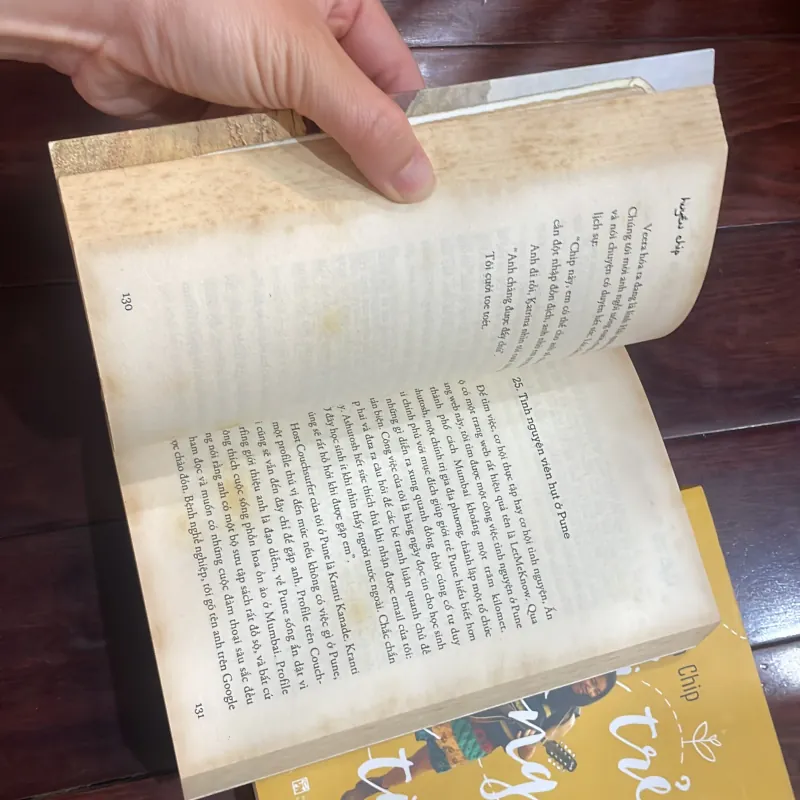 HUYỀN CHIP - combo 2 quyen : xách ba lô lên và đi . Tuổi trẻ không hối tiếc  1025885