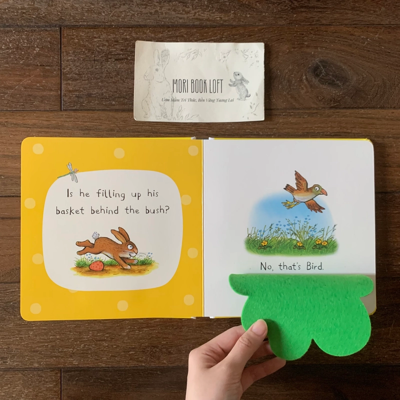 Sách ngoại văn Can You Find The Easter Bunny? – Sách lật mở miếng vải, Used, Board Book 540727