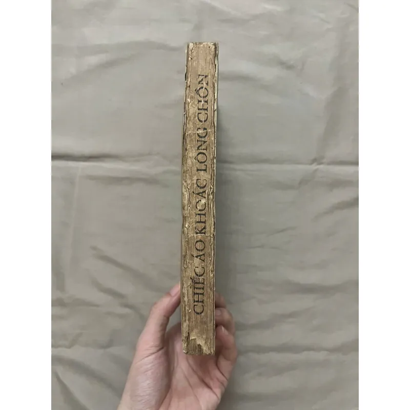 CHIẾC ÁO KHOÁC LÔNG CHỒN - Tập truyện ngắn Léningrat 992564