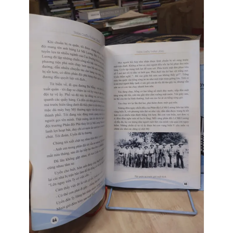 Sách: Trận chiến thầm lặng - Kỷ yếu của phân đội phá thuỷ lôi Lê Mã Lương (B2) 994365
