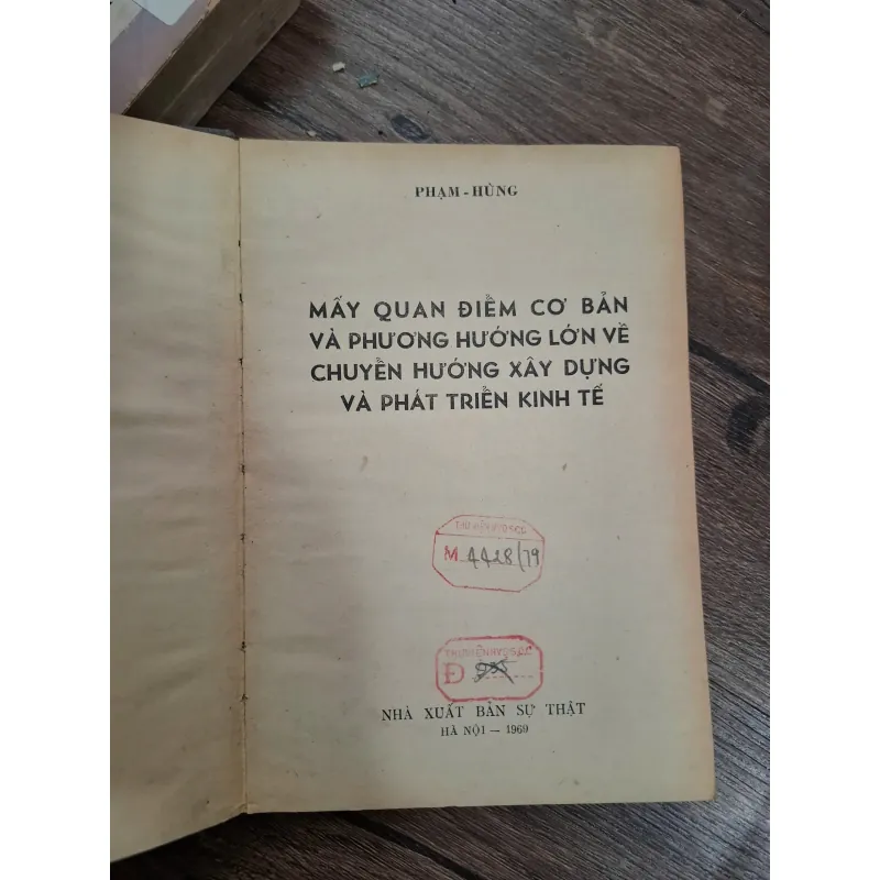 Mấy quan điểm cơ bản và phương hướng lớn về chuyển hướng xây dựng và phát triển kinh tế 715765
