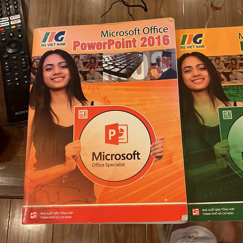 Bộ 2 quyển sách ôn thi tin học MOS 713003