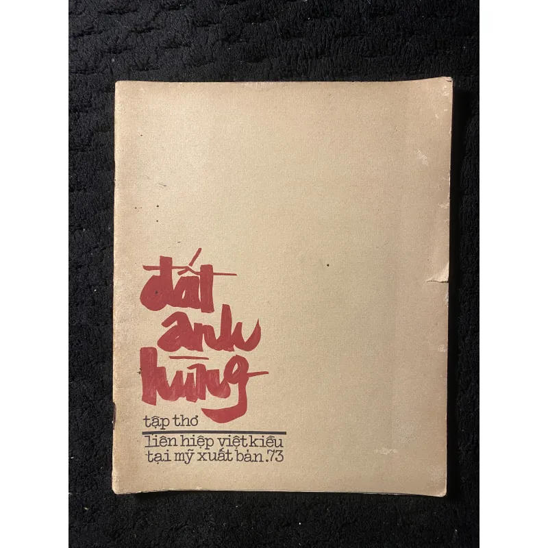 [ sách xưa] Đất Anh Hùng (tập thơ) - hiếm  1037116