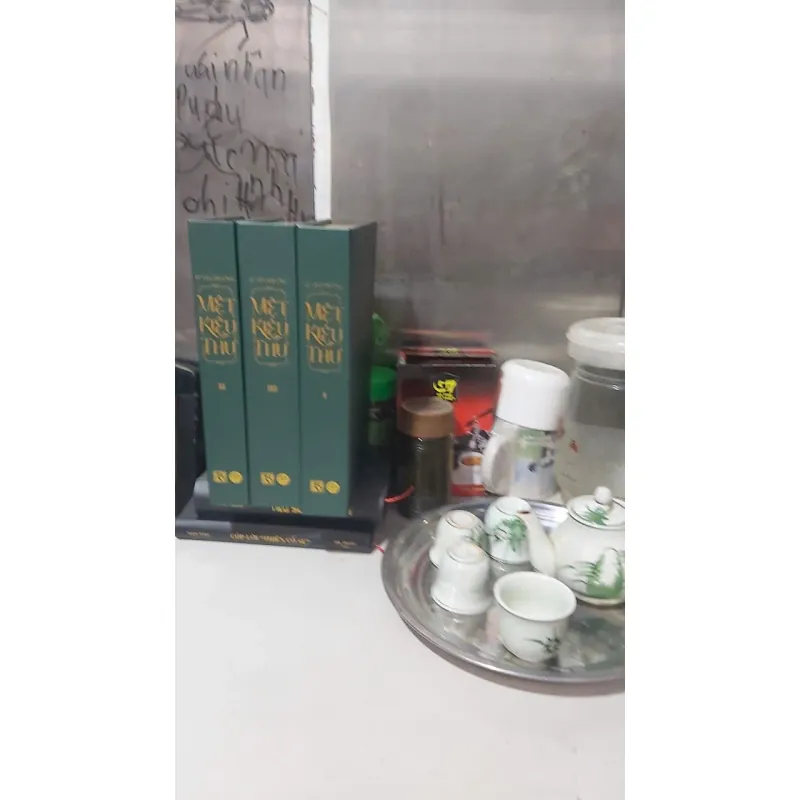 Việt Kiệu Thư 929615