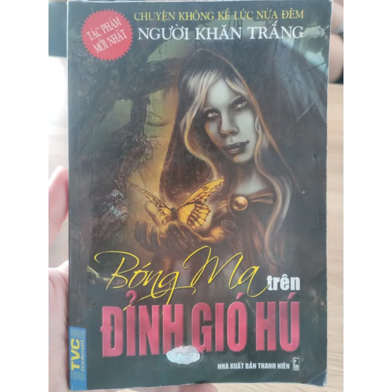 cuốn tiểu thuyết kinh dị mang tên "Bóng Ma Trên Đỉnh Gió Hú" 1032087