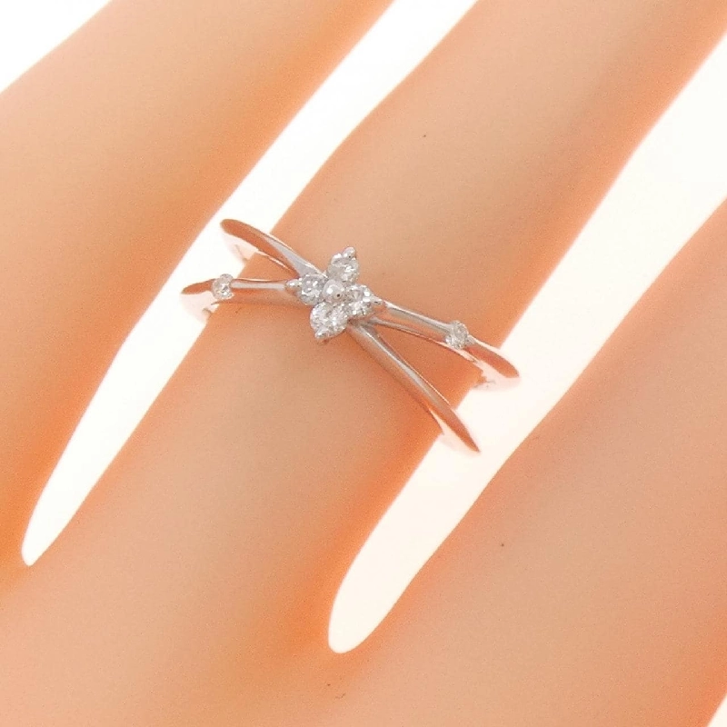 Nhẫn kim cương hoa K18WG 0.10CT 672019