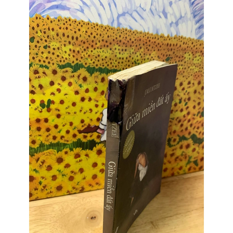 Giữa Miền Đất Ấy - J.M.Coetzee 539887