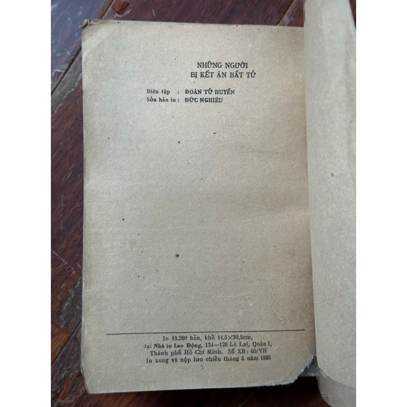 Những Người Bị Kết Án Bất Tử – Tiểu thuyết 495973