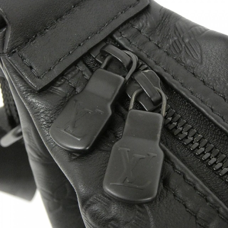 Túi xách hobo Monogram Shadow của Louis Vuitton M12850 611039