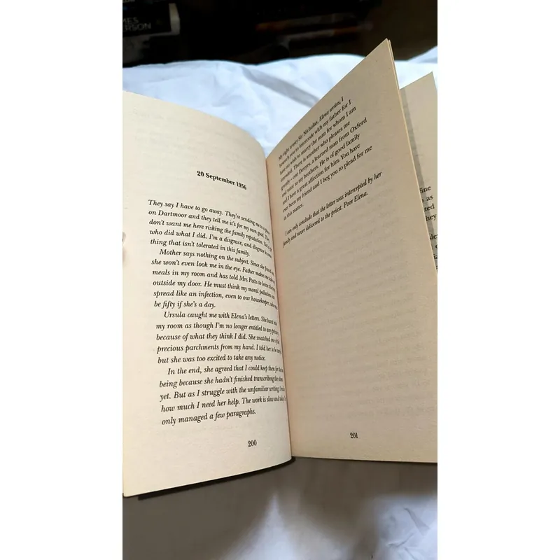 The Stone Chamber - Kate Ellis 732631