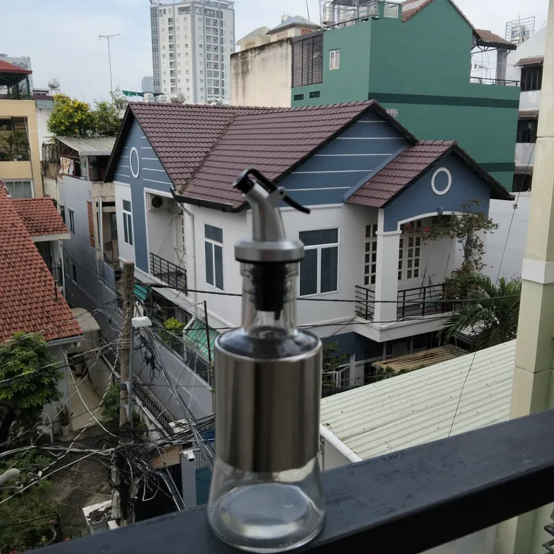 Hộp đựng nước có vòi ấn tự động vô cùng tiện lợi cho Bếp nhà 553482
