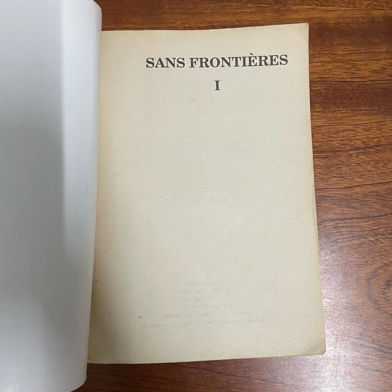 II Học Tiếng Pháp: SANS FRONTIÈRES 1 - MÉTHODE DE FRANCAIS (Sách Song Ngữ) -1992 475552