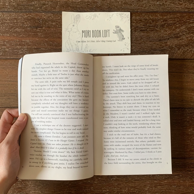 Sách ngoại văn Mockingjay – Suzanne Collins, Used (thuộc series The Hunger Games) 498801