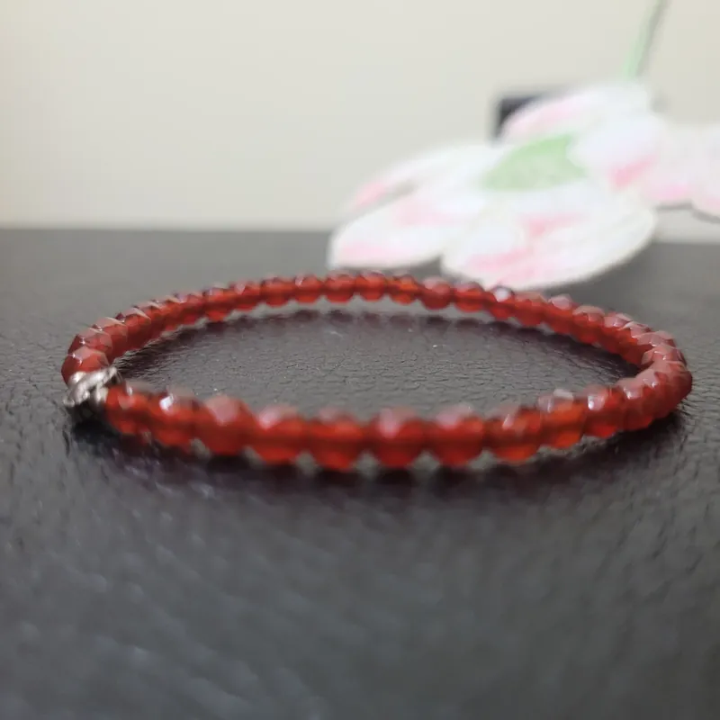Vòng tay đá mã não cho các nàng tiểu thư 553295