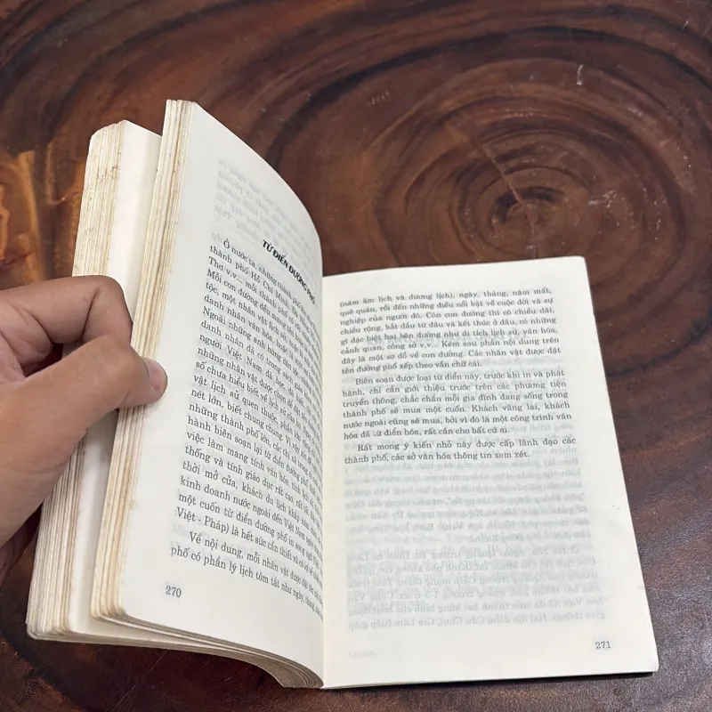 II Đối Thoại Và Tản Văn: Sự Kỳ Diệu Của Lịch Sử - Nam Hà - 2003 970761