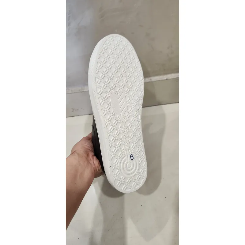 Giày sneaker size 37.5 (24cm) 679943