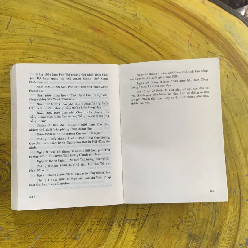 PUTIN TỪ TRUNG TÁ KGB ĐẾN TỔNG THỐNG LIÊN BANG NGA - LÝ CẢNH LONG  1023317