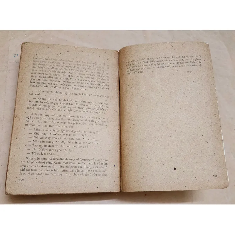 Truyện ký CHUYỆN THƯỜNG NGÀY Ở HUYỆN (Valenlin Ovechkin 731438