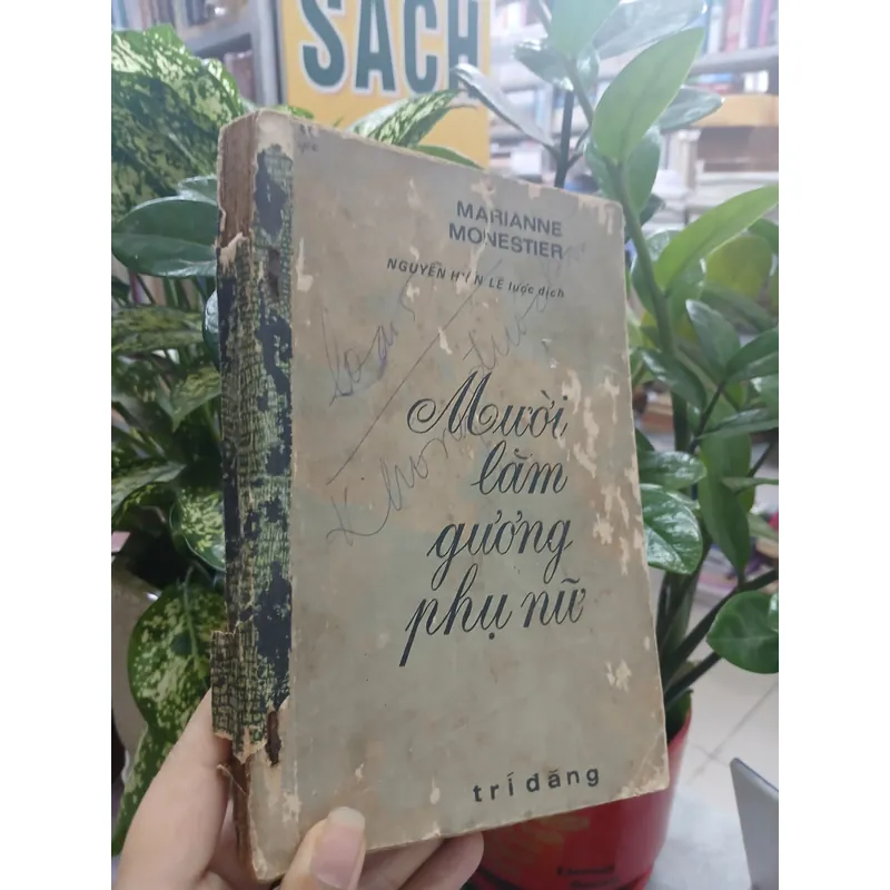 MƯỜI LĂM GƯƠNG PHỤ NỮ - NGUYỄN HIẾN LÊ lược dịch 737311